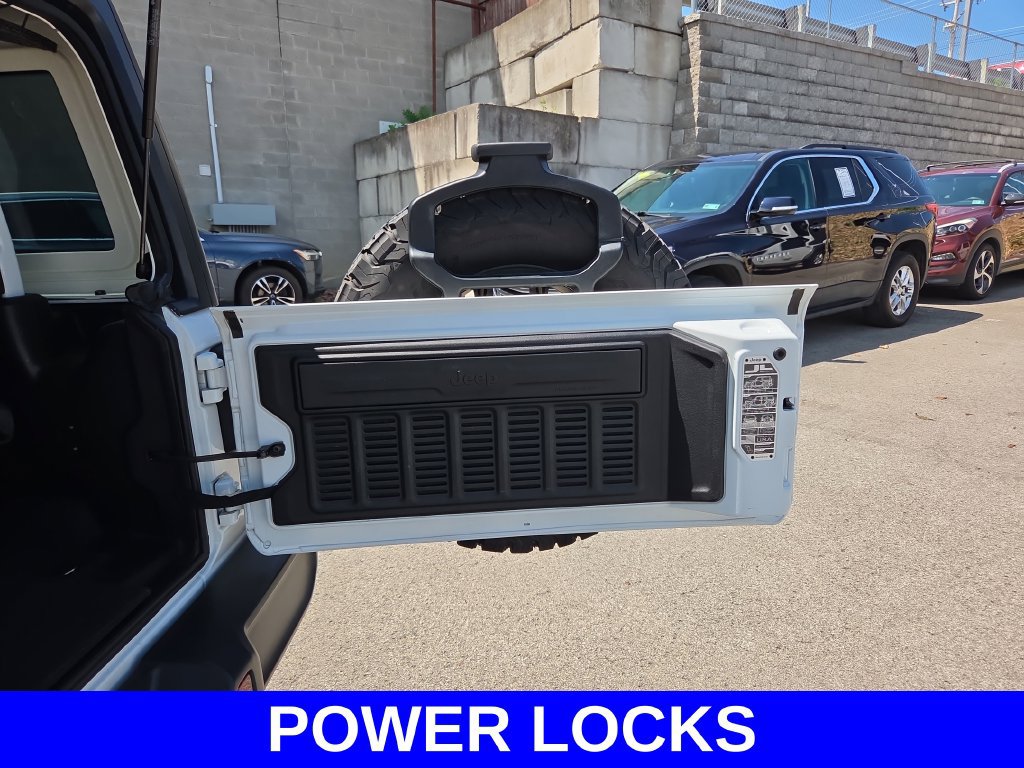 Used 2021 Jeep Wrangler Rubicon w/ Cold Weather Group AWD/4WD image 12