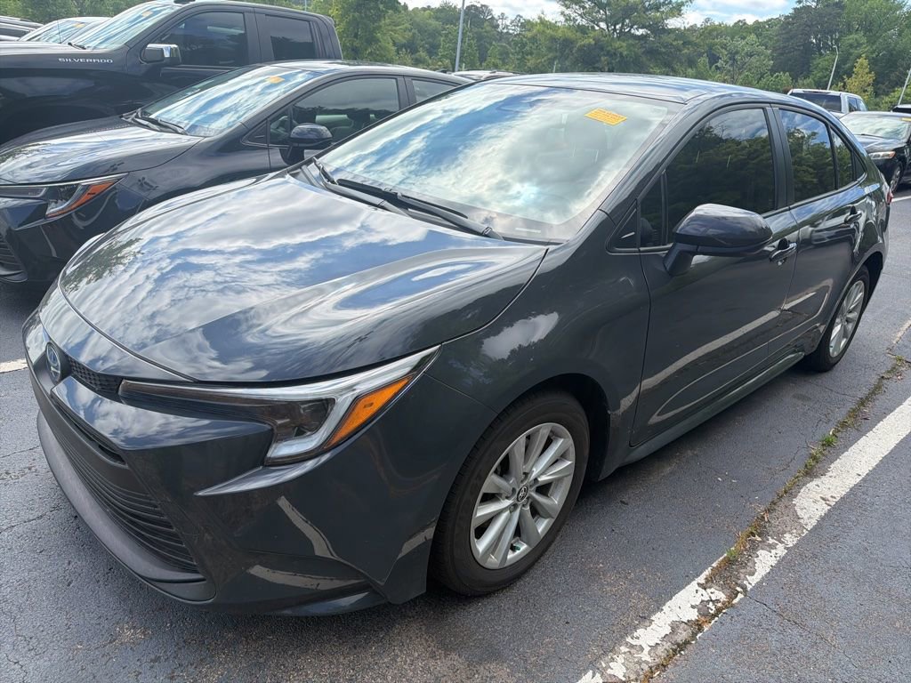 Used 2025 Toyota Corolla LE FWD image 2