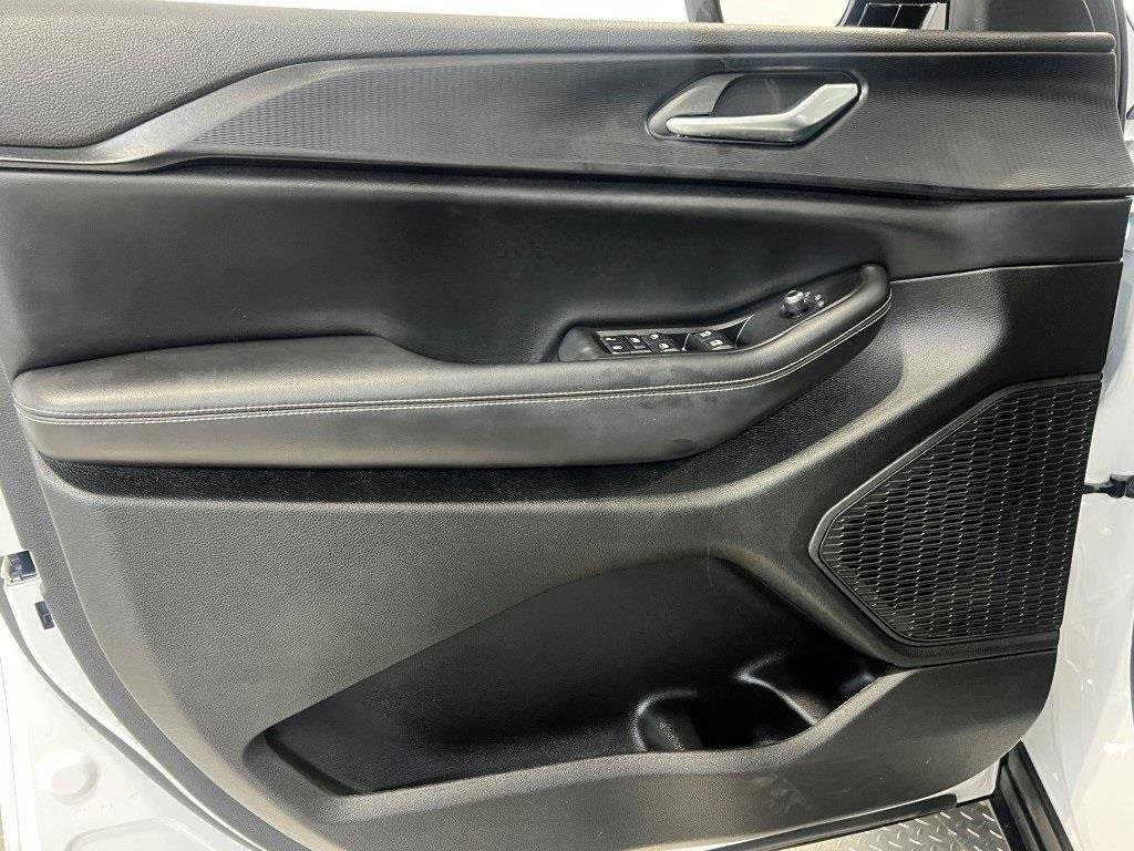 Used 2023 Jeep Grand Cherokee Altitude image 30