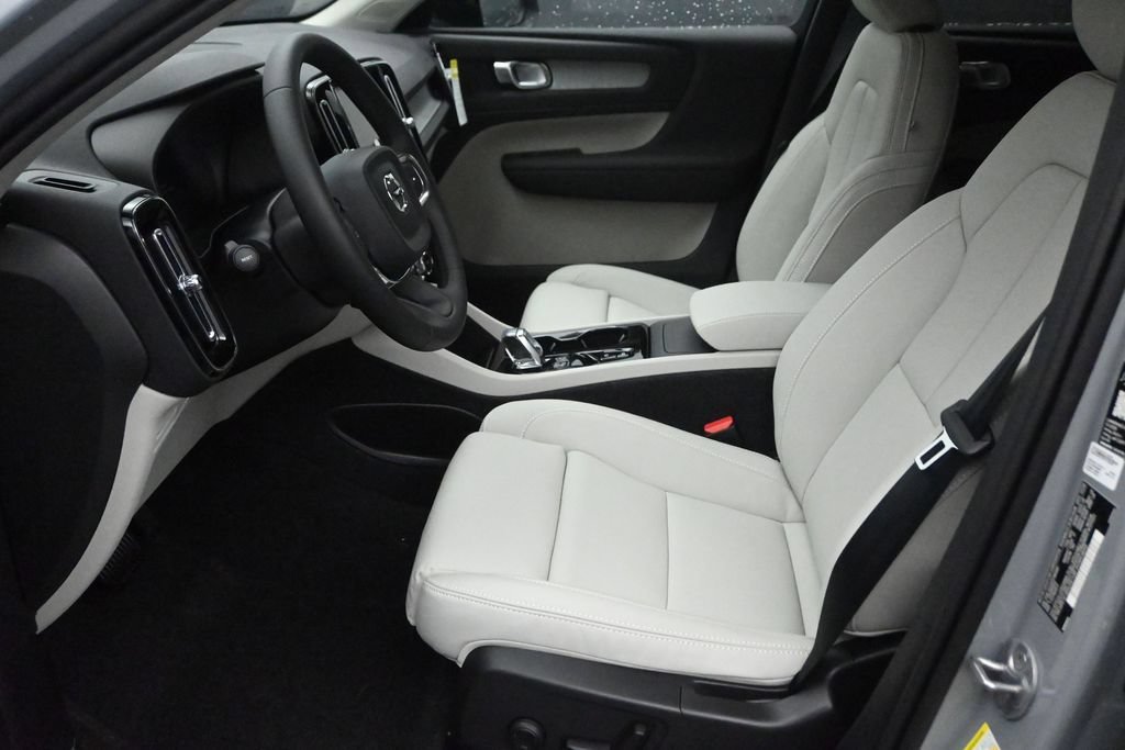 New 2026 Volvo XC40 B5 Plus w/ Protection Package Premier AWD/4WD image 11