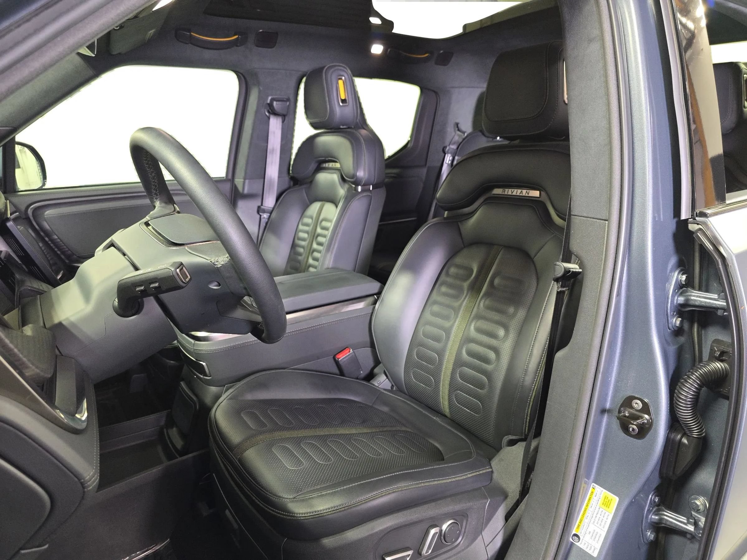 Used 2024 Rivian R1T Adventure AWD/4WD image 9