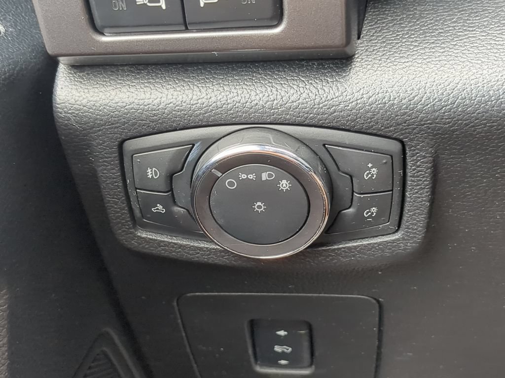 Used 2017 Ford F150 XLT w/ Equipment Group 302A Luxury AWD/4WD image 28