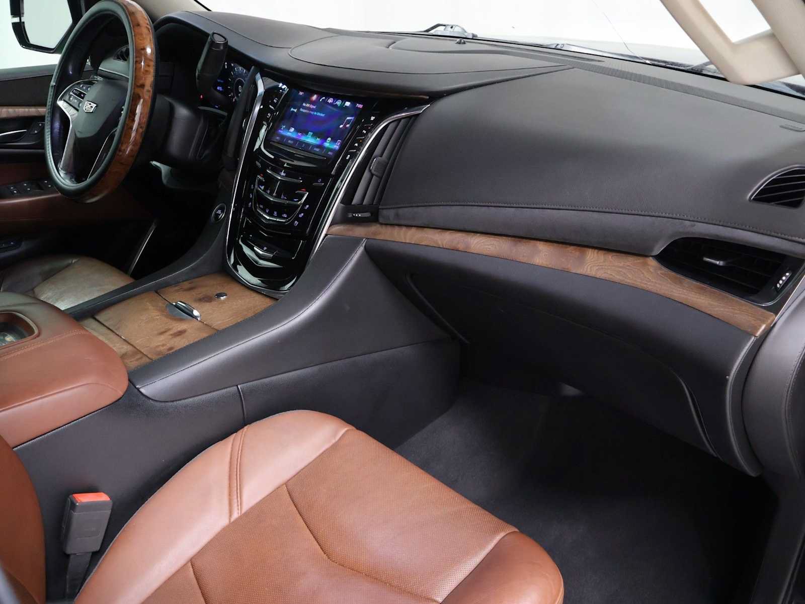 Used 2016 Cadillac Escalade ESV Luxury AWD/4WD image 6