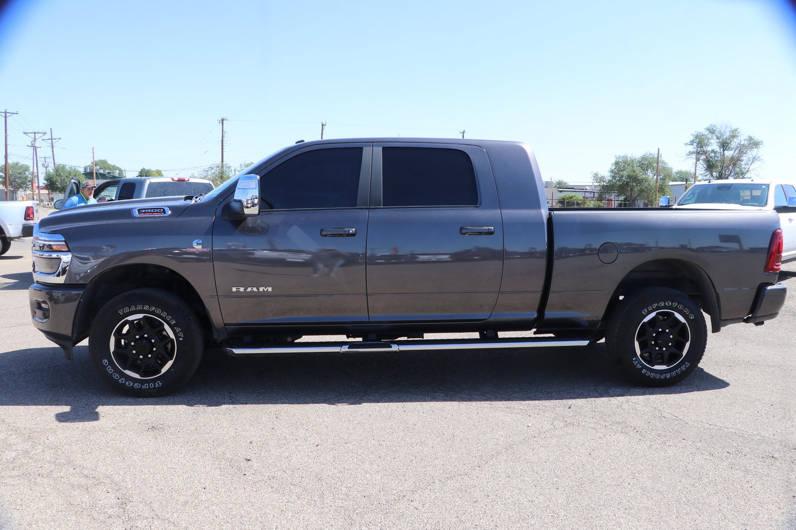 Used 2025 RAM 3500 Laramie AWD/4WD image 4