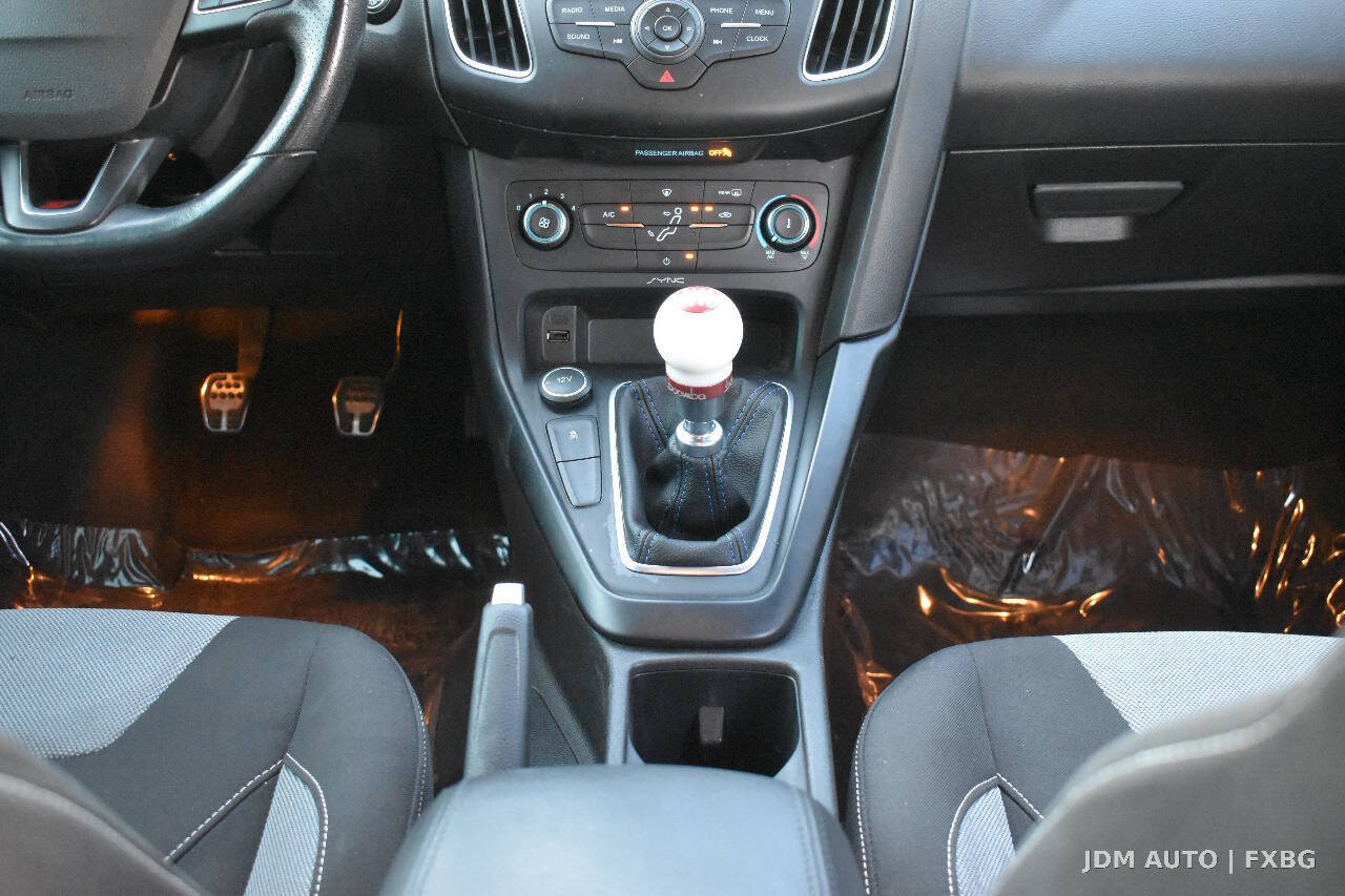 Used 2017 Ford Focus ST FWD image 27