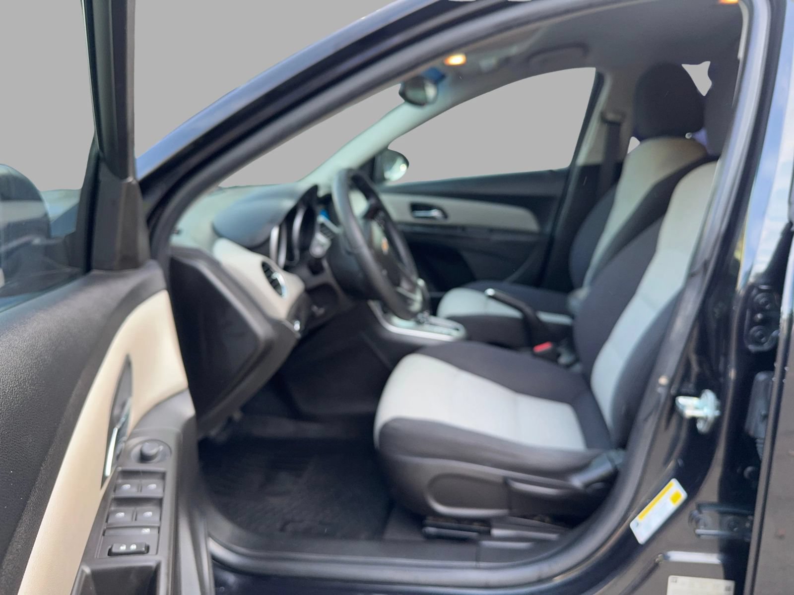 Used 2015 Chevrolet Cruze LS FWD image 14