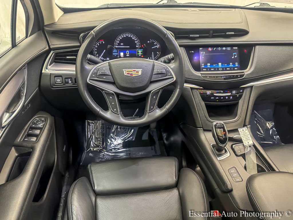Used 2017 Cadillac XT5 Luxury w/ Driver Awareness Package AWD/4WD image 16