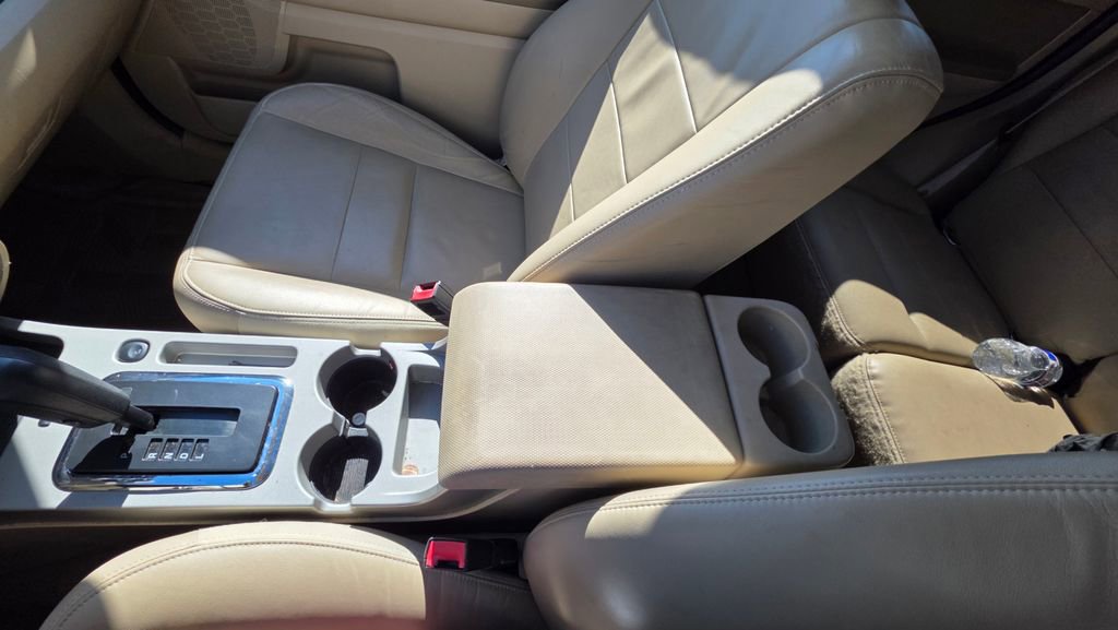 Used 2010 Ford Escape XLT image 19