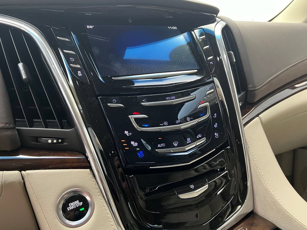 Used 2017 Cadillac Escalade Luxury AWD/4WD image 14