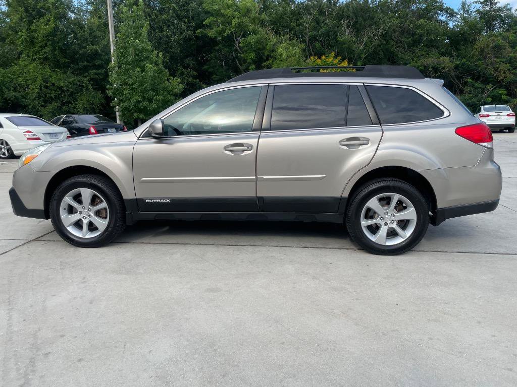 Used 2014 Subaru Outback 3.6R Limited w/ Moonroof Package AWD/4WD image 5