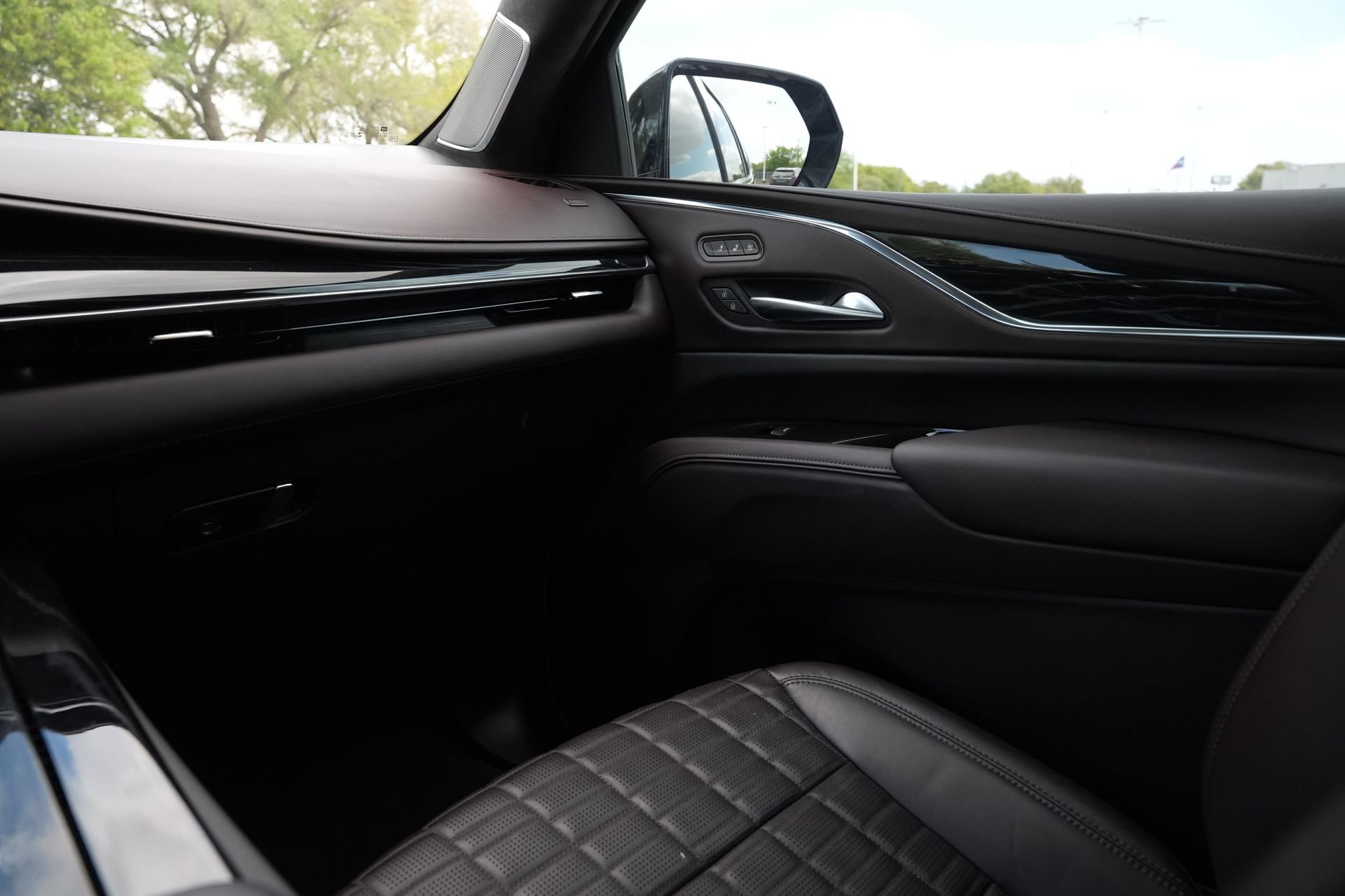 Certified 2023 Cadillac Escalade V w/ Heavy-Duty Trailer Package image 8