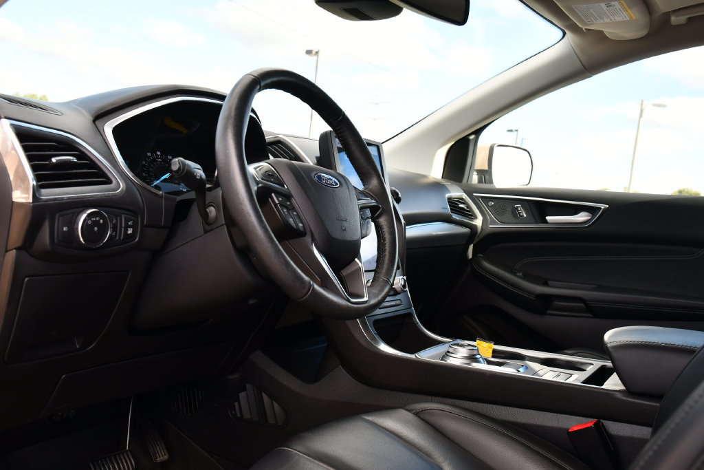 Used 2021 Ford Edge Titanium AWD/4WD image 16