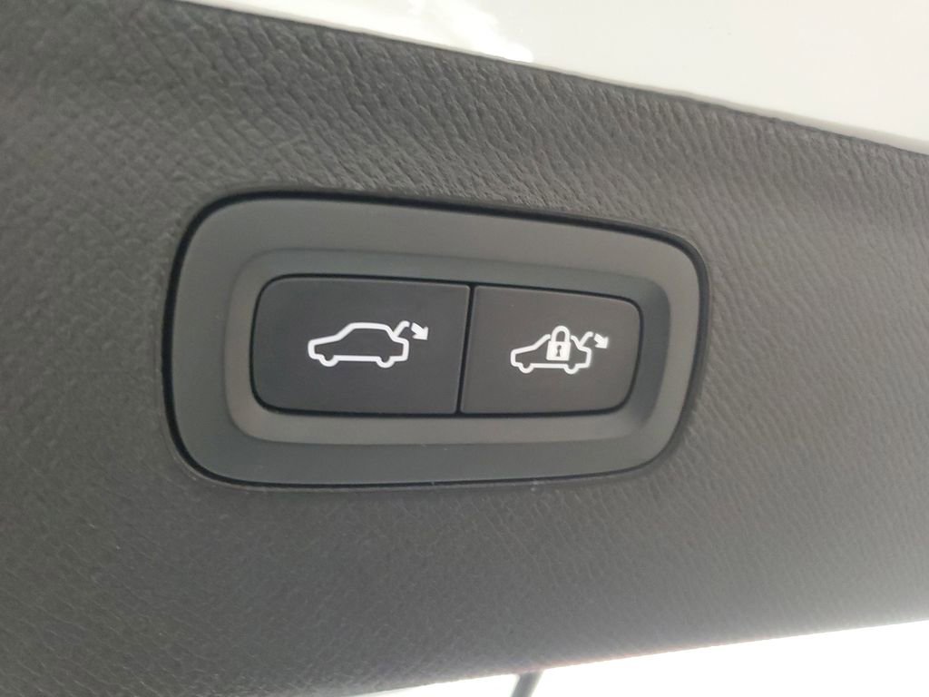 Certified 2025 Volvo XC90 B5 Core w/ Climate Package image 12