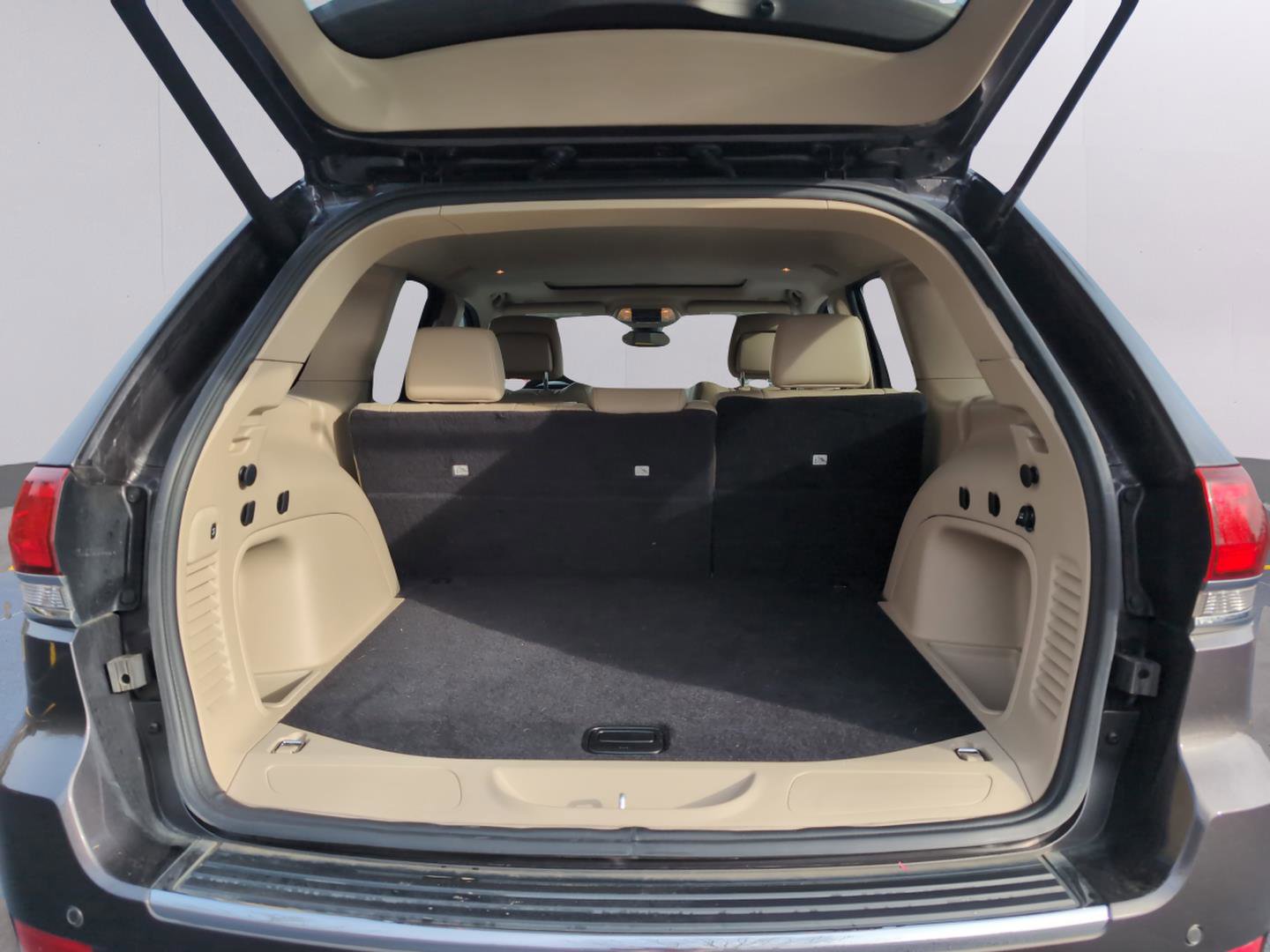 Used 2021 Jeep Grand Cherokee Limited image 10