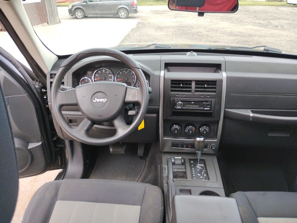 Used 2009 Jeep Liberty Sport w/ Popular Equipment Group AWD/4WD image 7