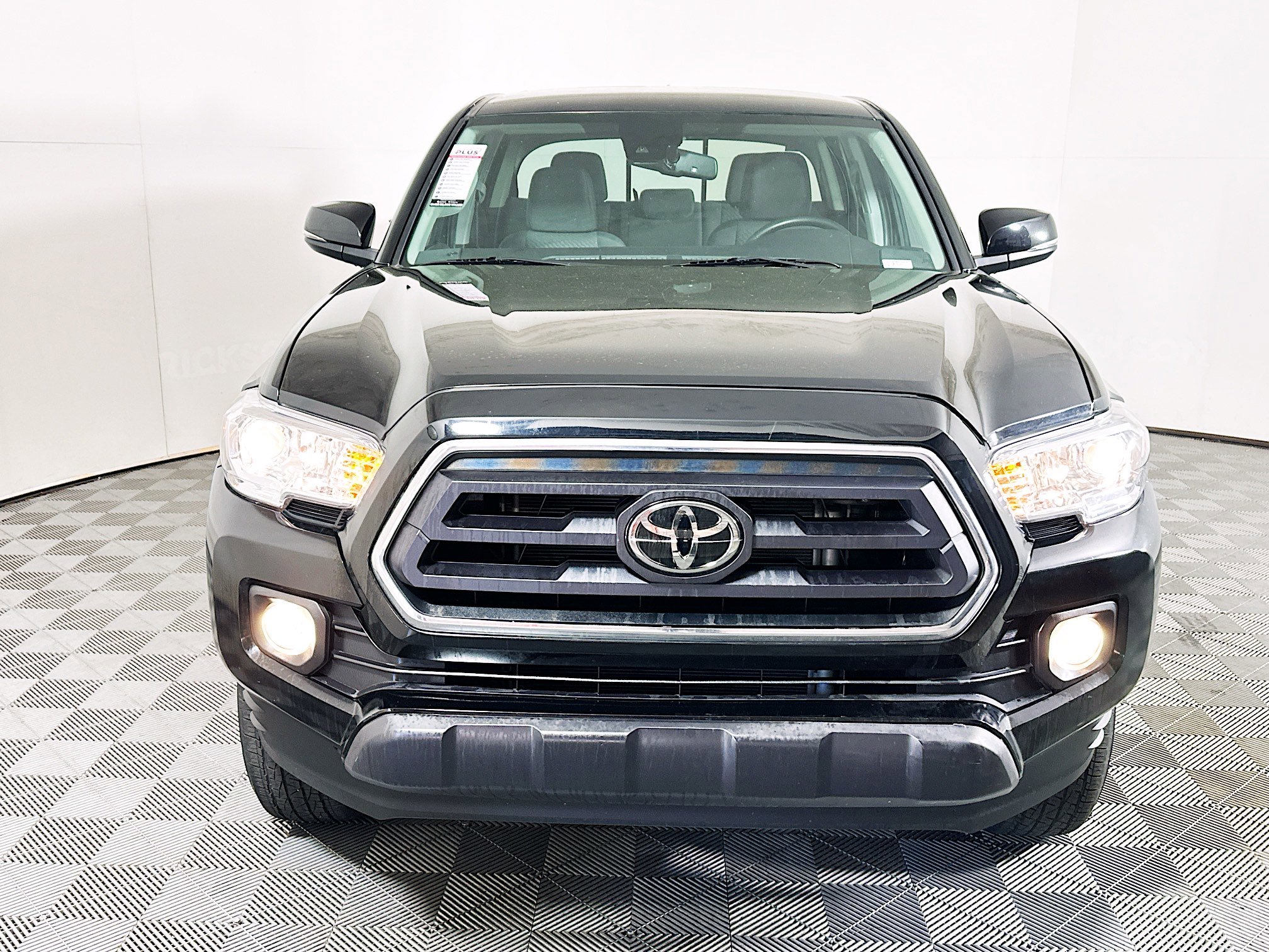 Used 2023 Toyota Tacoma SR5 w/ Technology Package RWD image 8