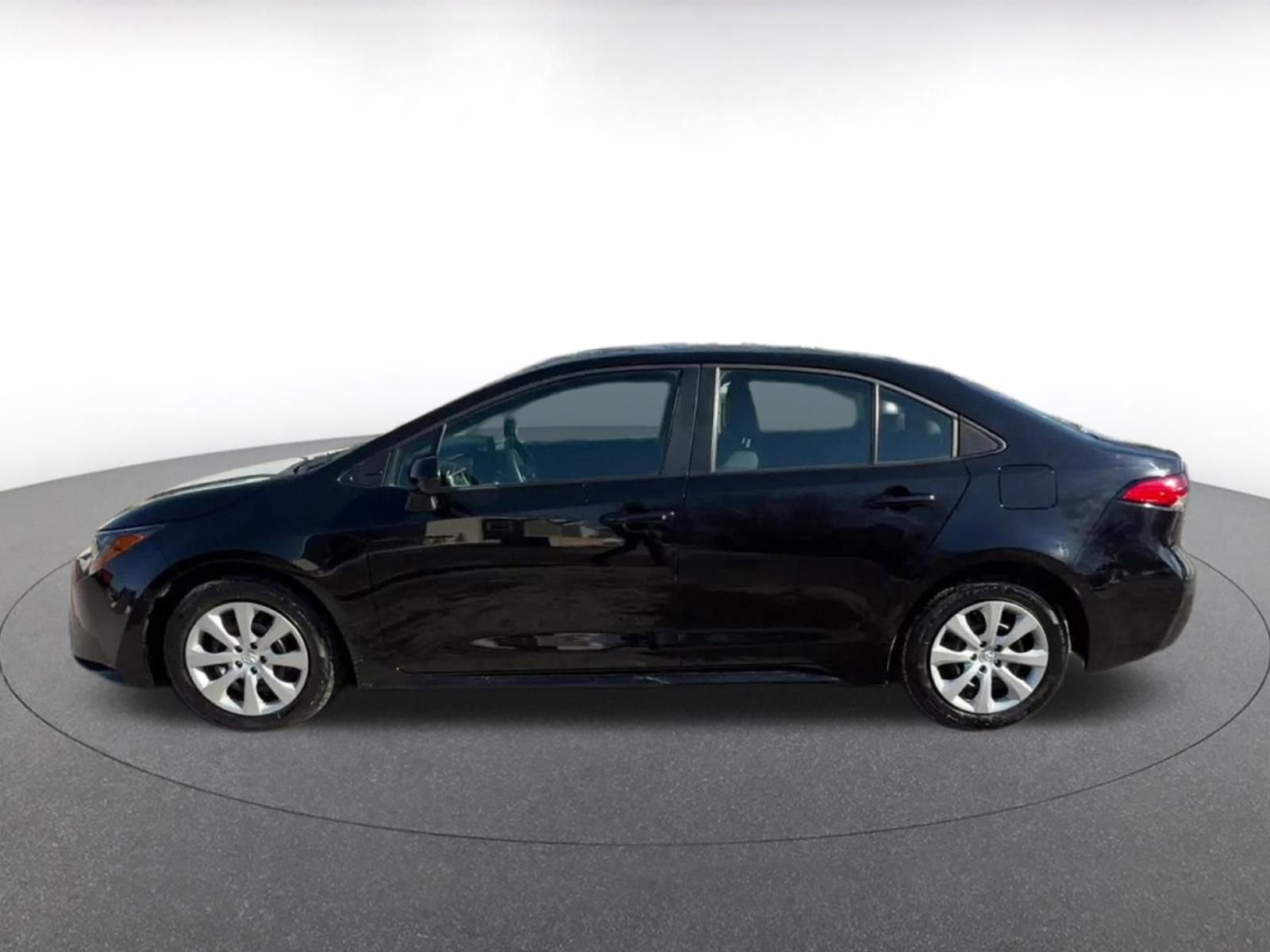 Used 2025 Toyota Corolla LE image 9