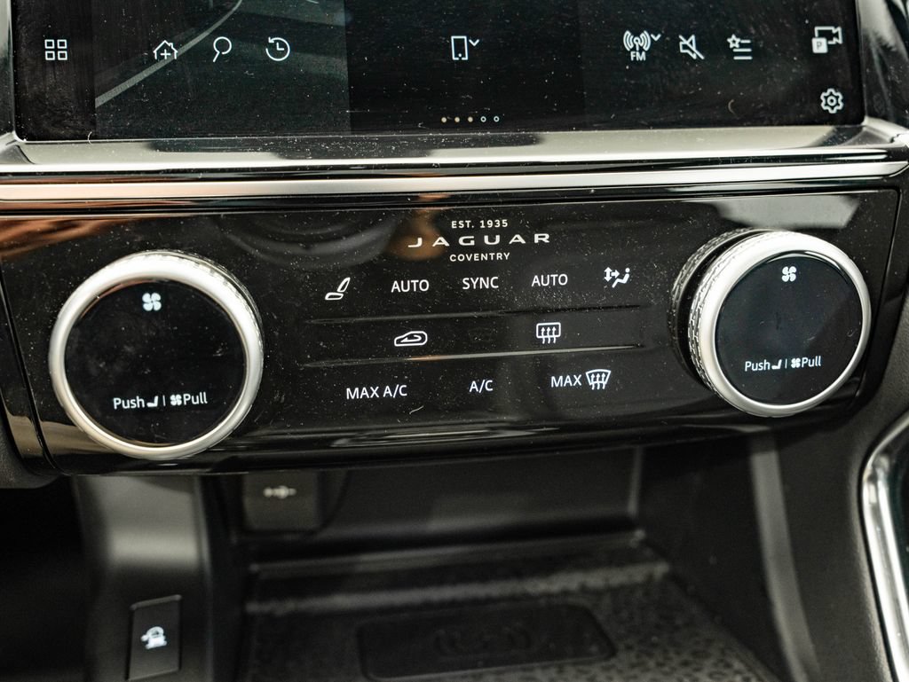 Certified 2024 Jaguar E-PACE R-Dynamic SE AWD/4WD image 32