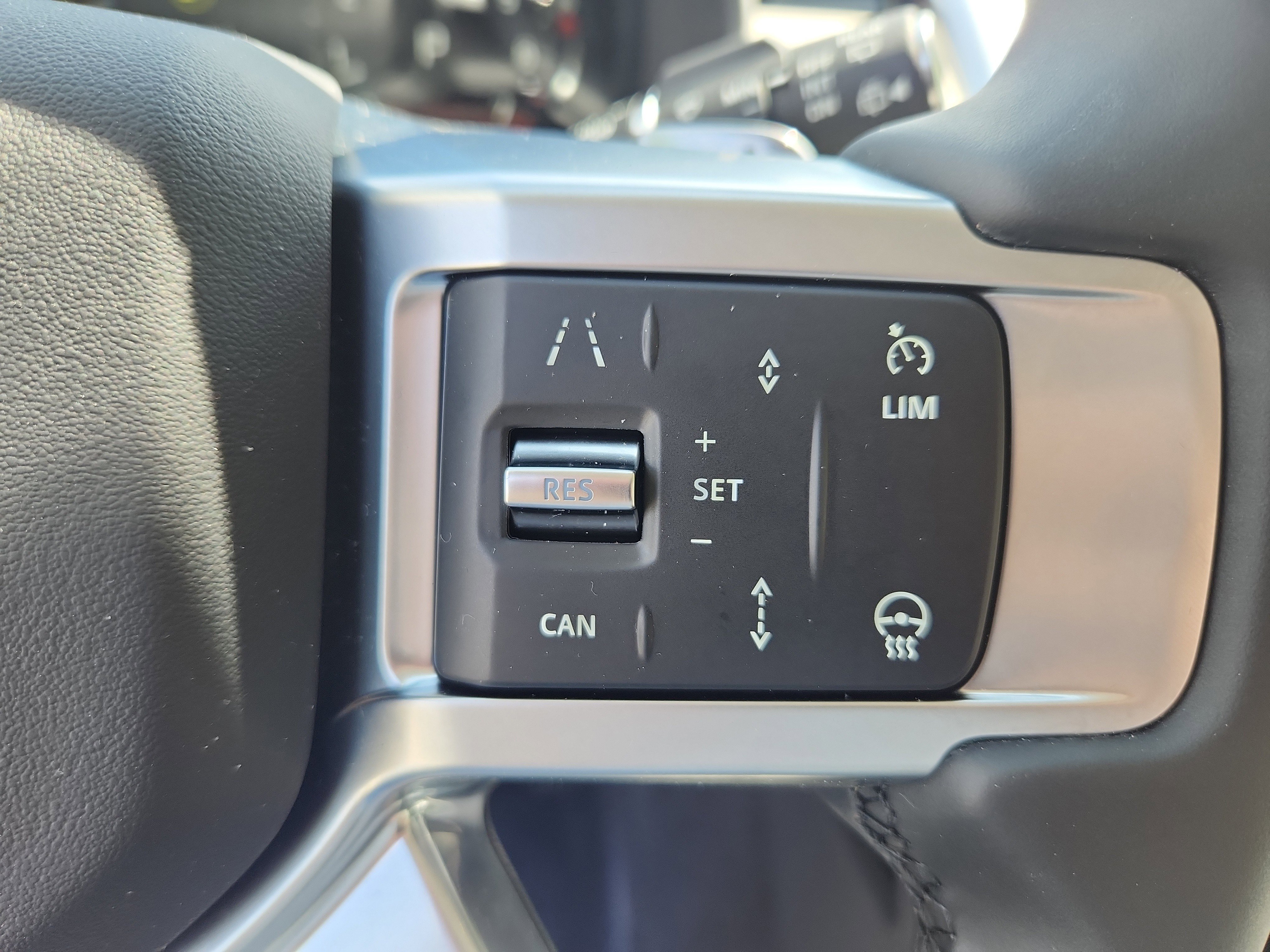 New 2025 Land Rover Discovery S image 20