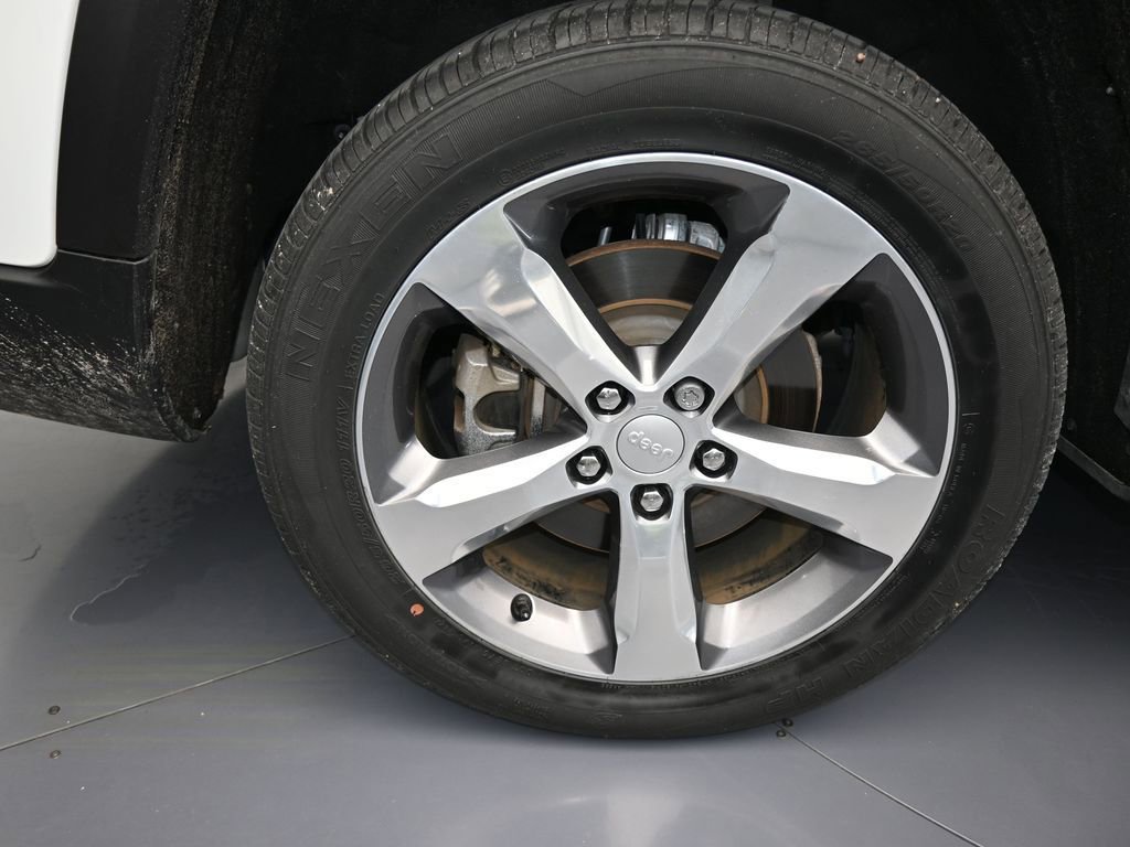 Used 2021 Jeep Grand Cherokee L Limited w/ Luxury Tech Group II image 45