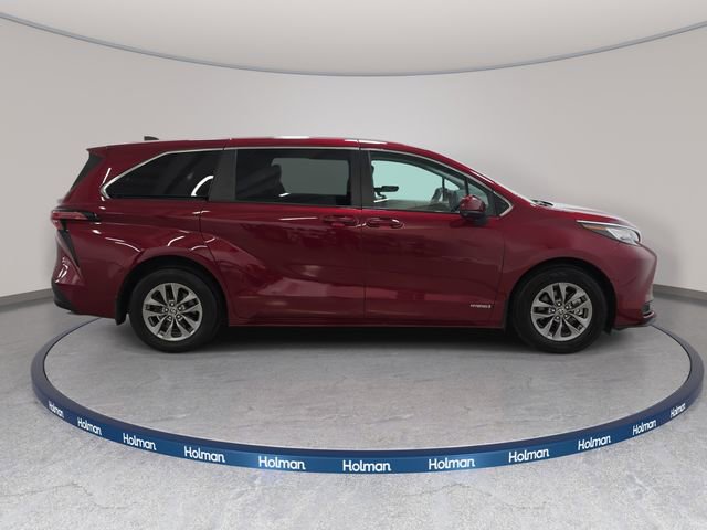 Certified 2021 Toyota Sienna LE FWD image 4