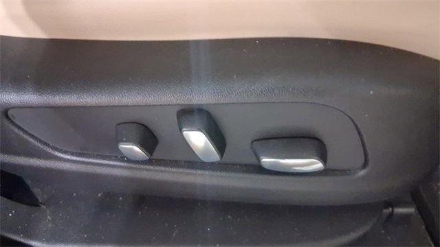 Used 2018 Cadillac XT5 Luxury w/ Driver Awareness Package image 20