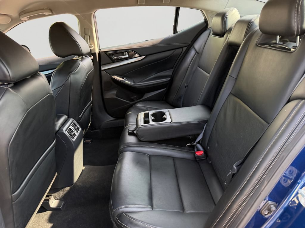 Used 2023 Nissan Maxima SV w/ Floor Mat Group FWD image 10