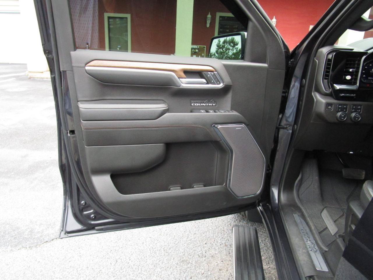 Used 2023 Chevrolet Silverado 1500 High Country w/ Technology Package AWD/4WD image 22