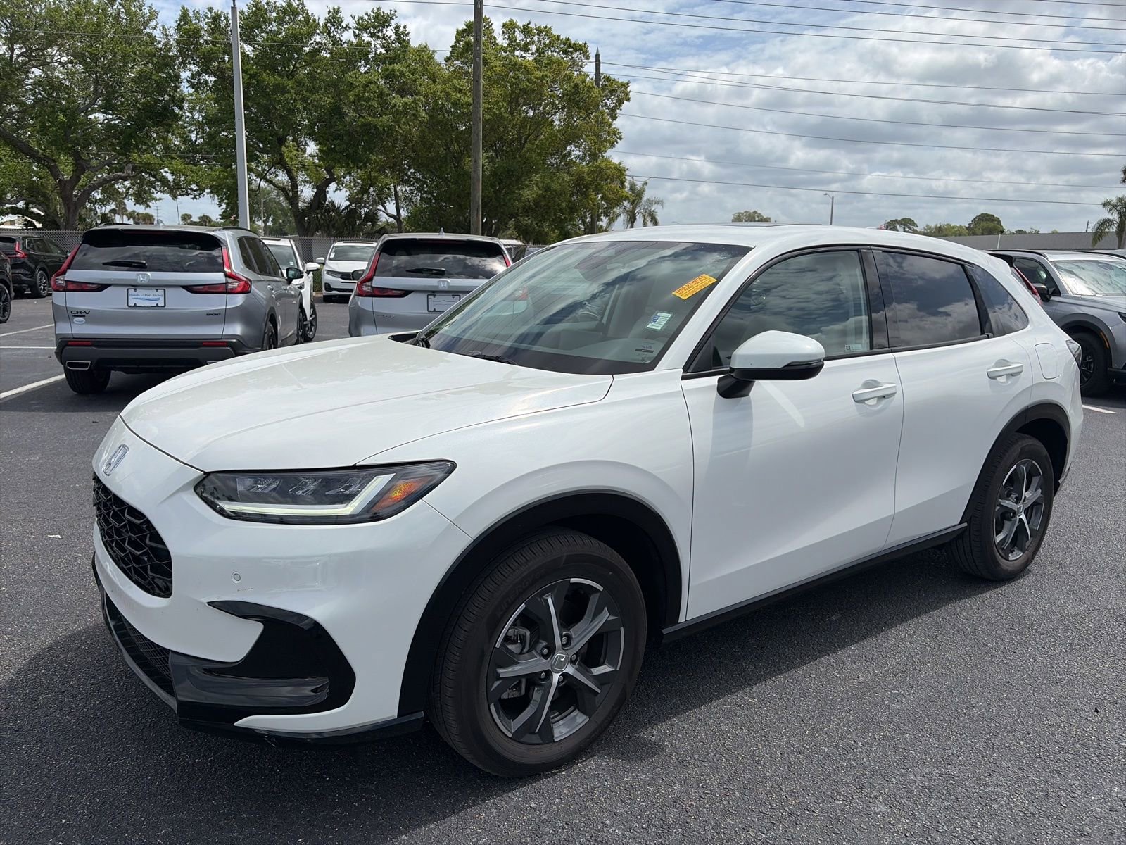 Used 2025 Honda HR-V EX-L image 3