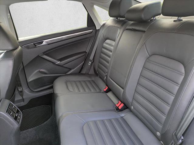 Used 2018 Volkswagen Passat 2.0T SEL Premium image 19