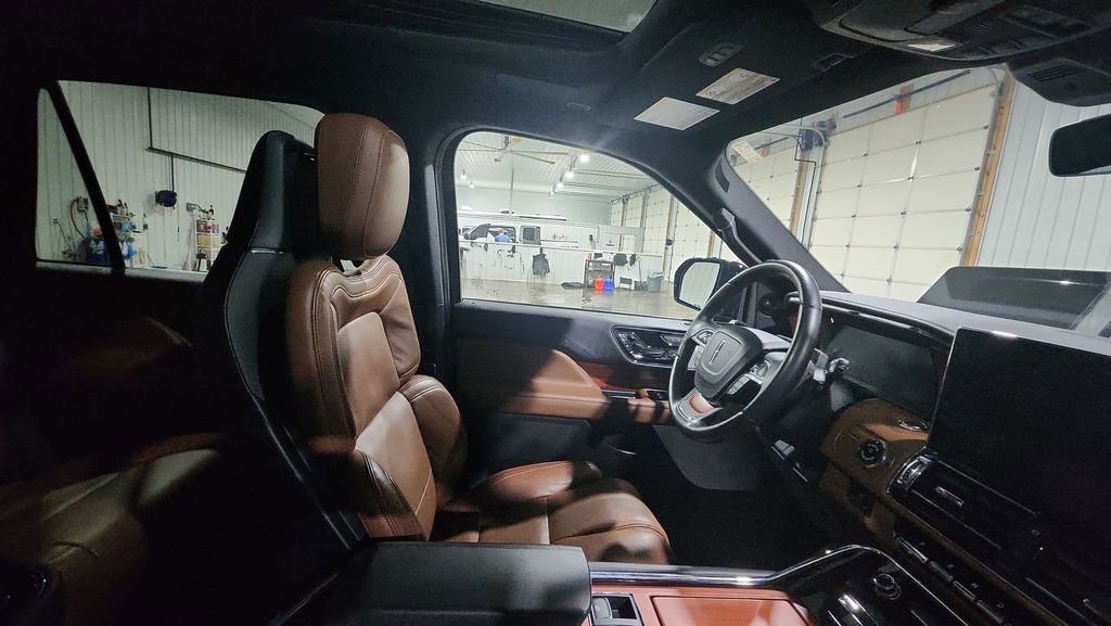 Used 2024 Lincoln Navigator Reserve w/ Equipment Group 201A image 13
