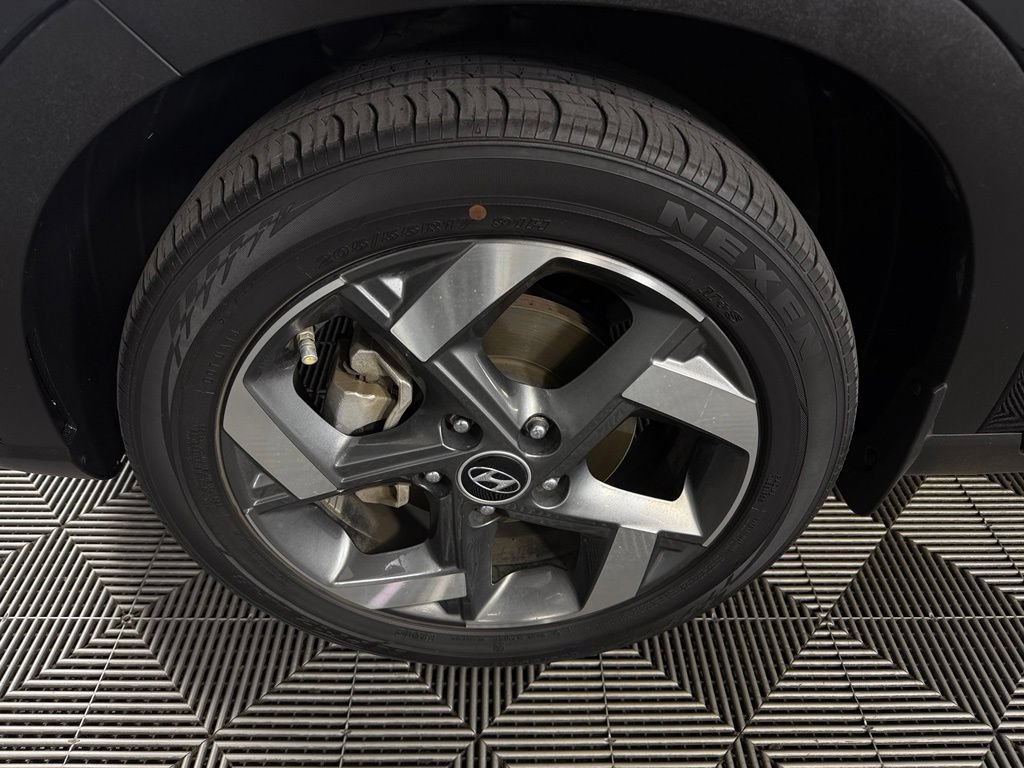 Used 2022 Hyundai Venue SEL FWD image 12