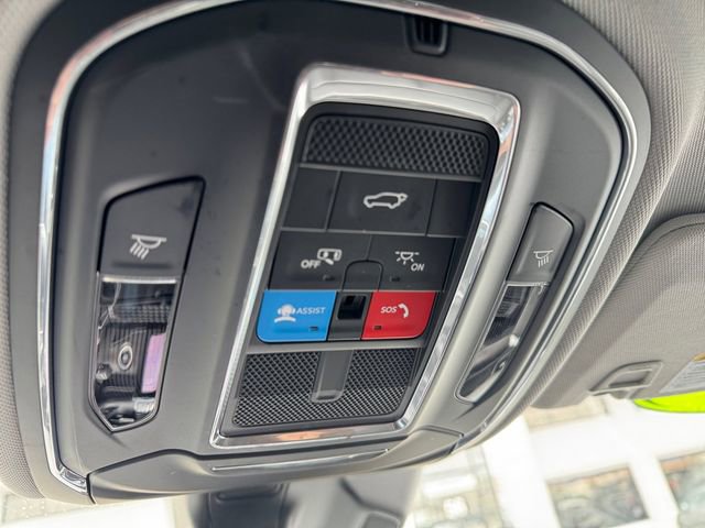 Used 2023 Jeep Grand Cherokee Limited w/ Black Appearance Package AWD/4WD image 31