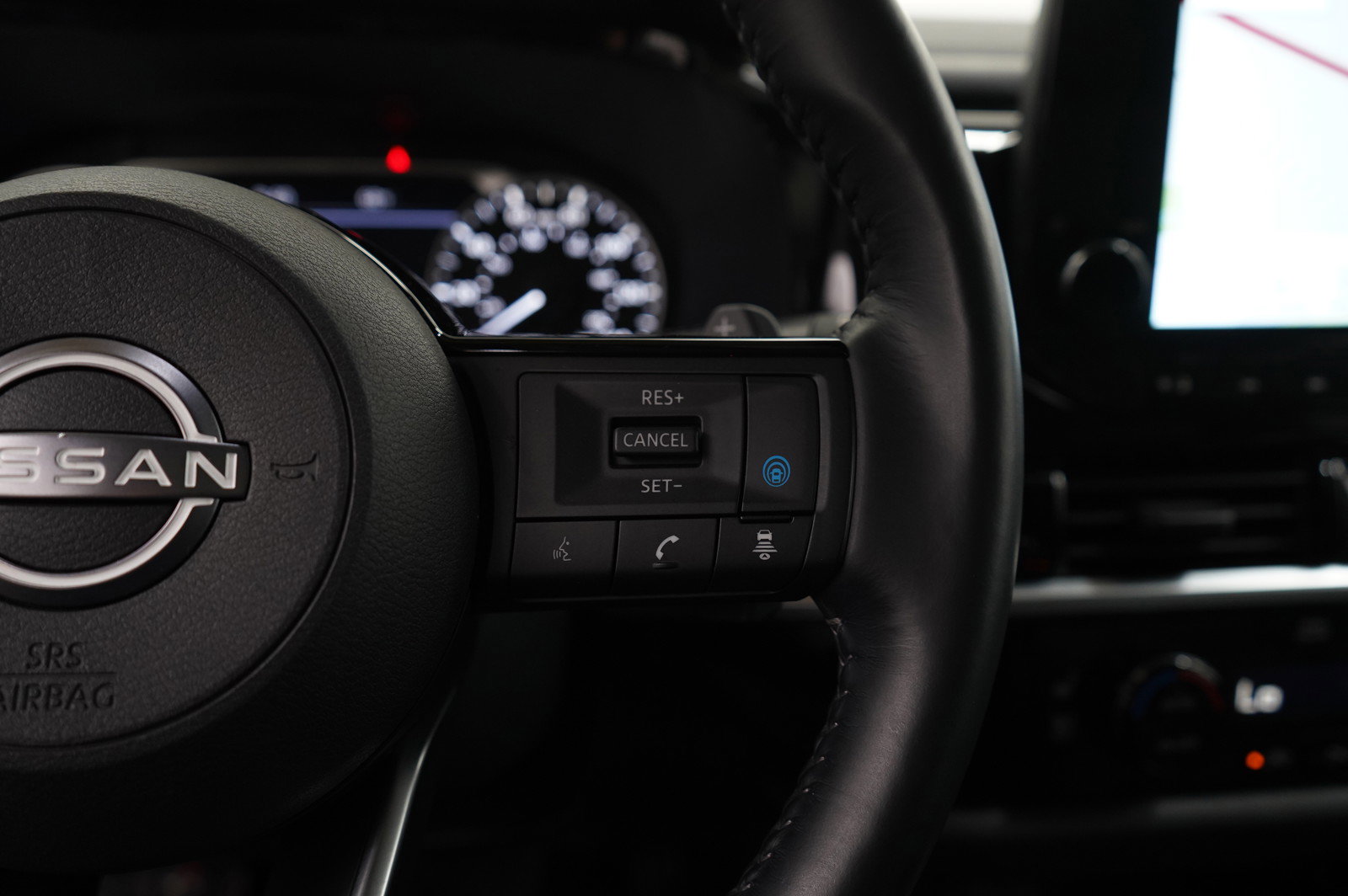 Used 2022 Nissan Pathfinder Platinum w/ Cargo Package image 19