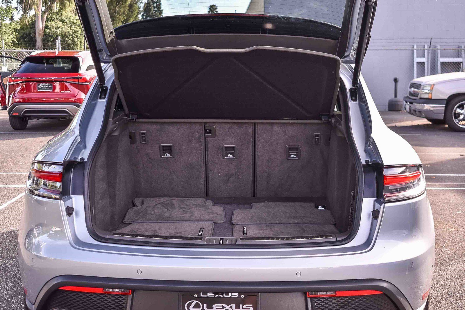 Used 2022 Porsche Macan image 25