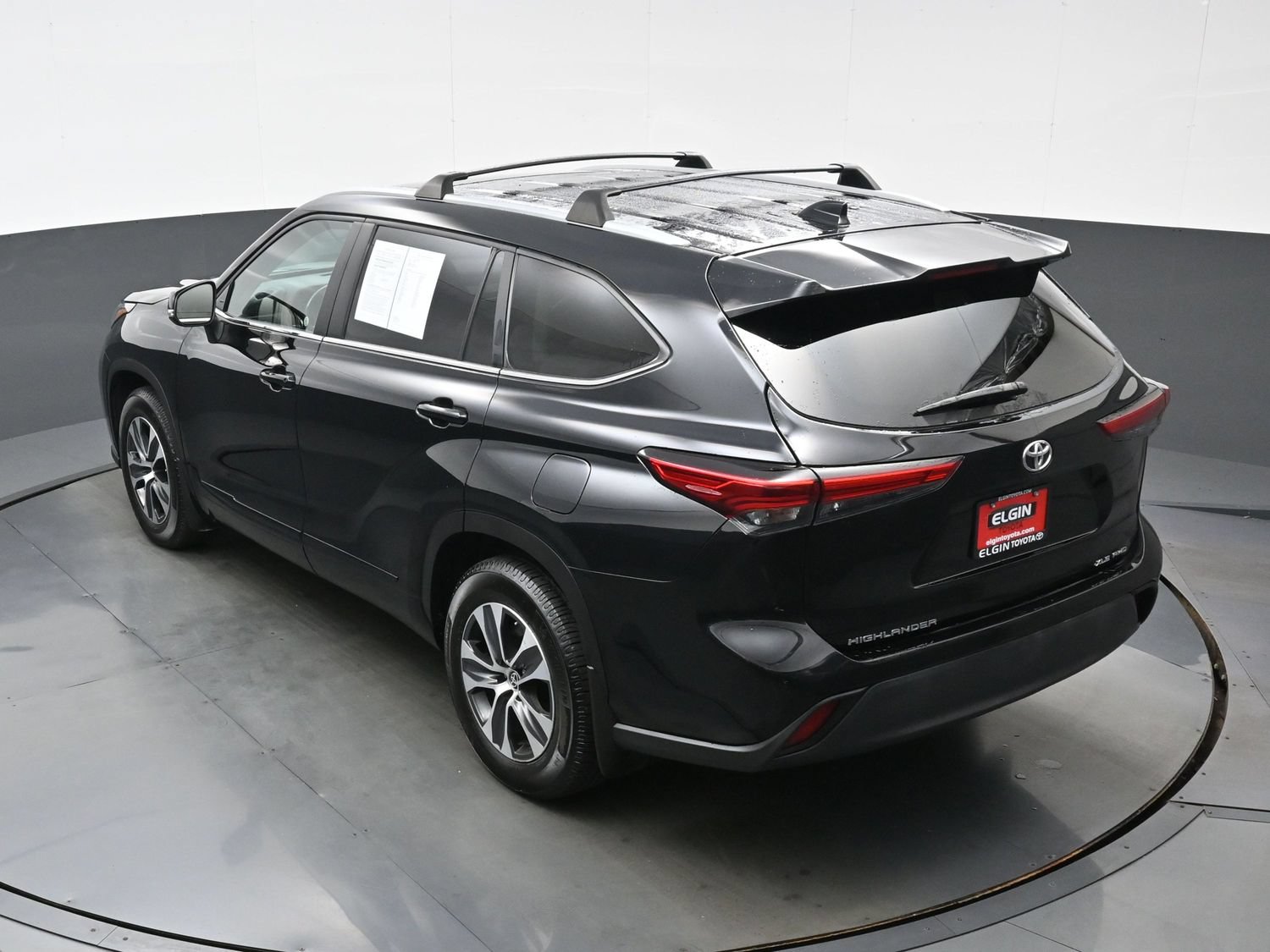 Used 2023 Toyota Highlander XLE AWD/4WD image 40