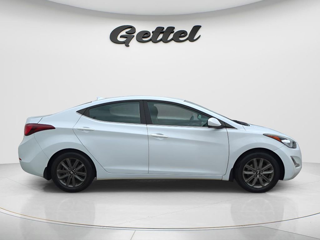 Used 2015 Hyundai Elantra SE w/ Option Group 03 FWD image 4