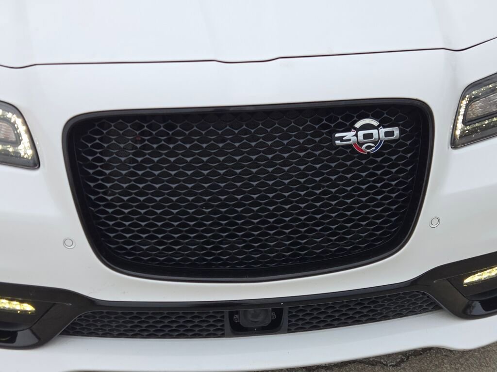 Used 2023 Chrysler 300 C image 5