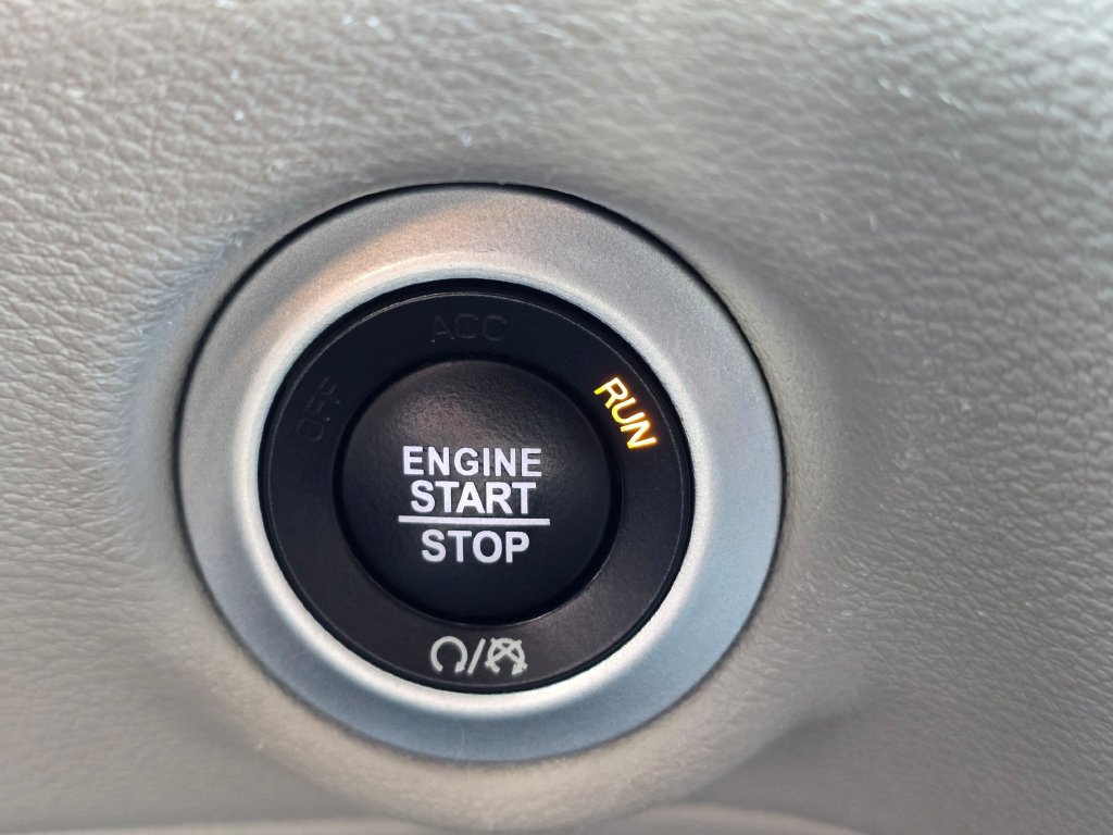 Used 2024 Chrysler Pacifica Touring-L FWD image 21