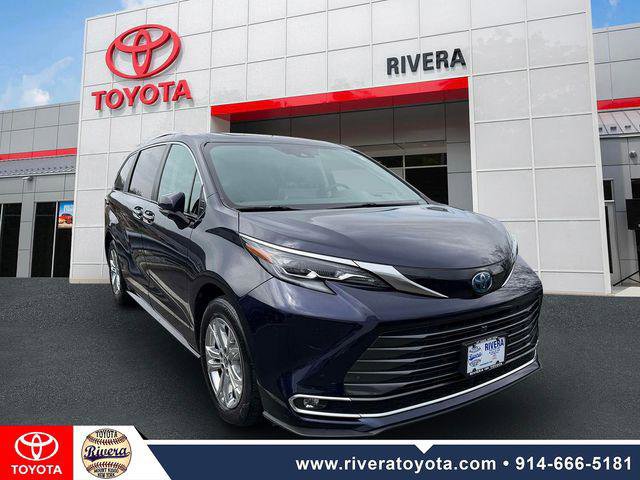 Certified 2024 Toyota Sienna Platinum image 2