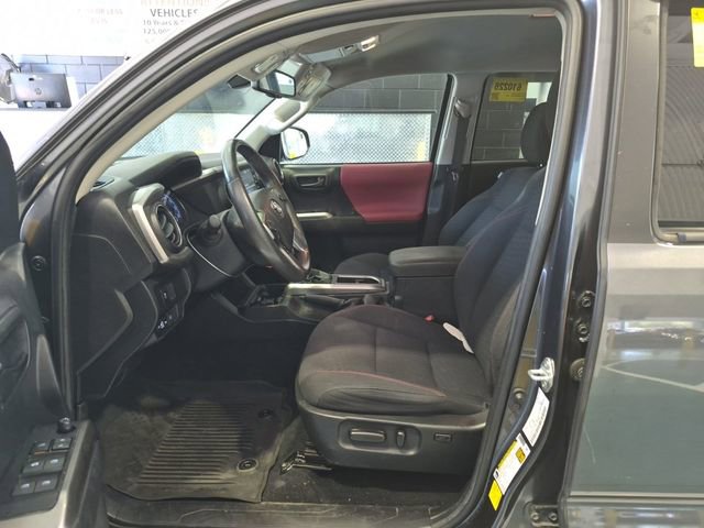 Used 2021 Toyota Tacoma SR5 AWD/4WD image 4