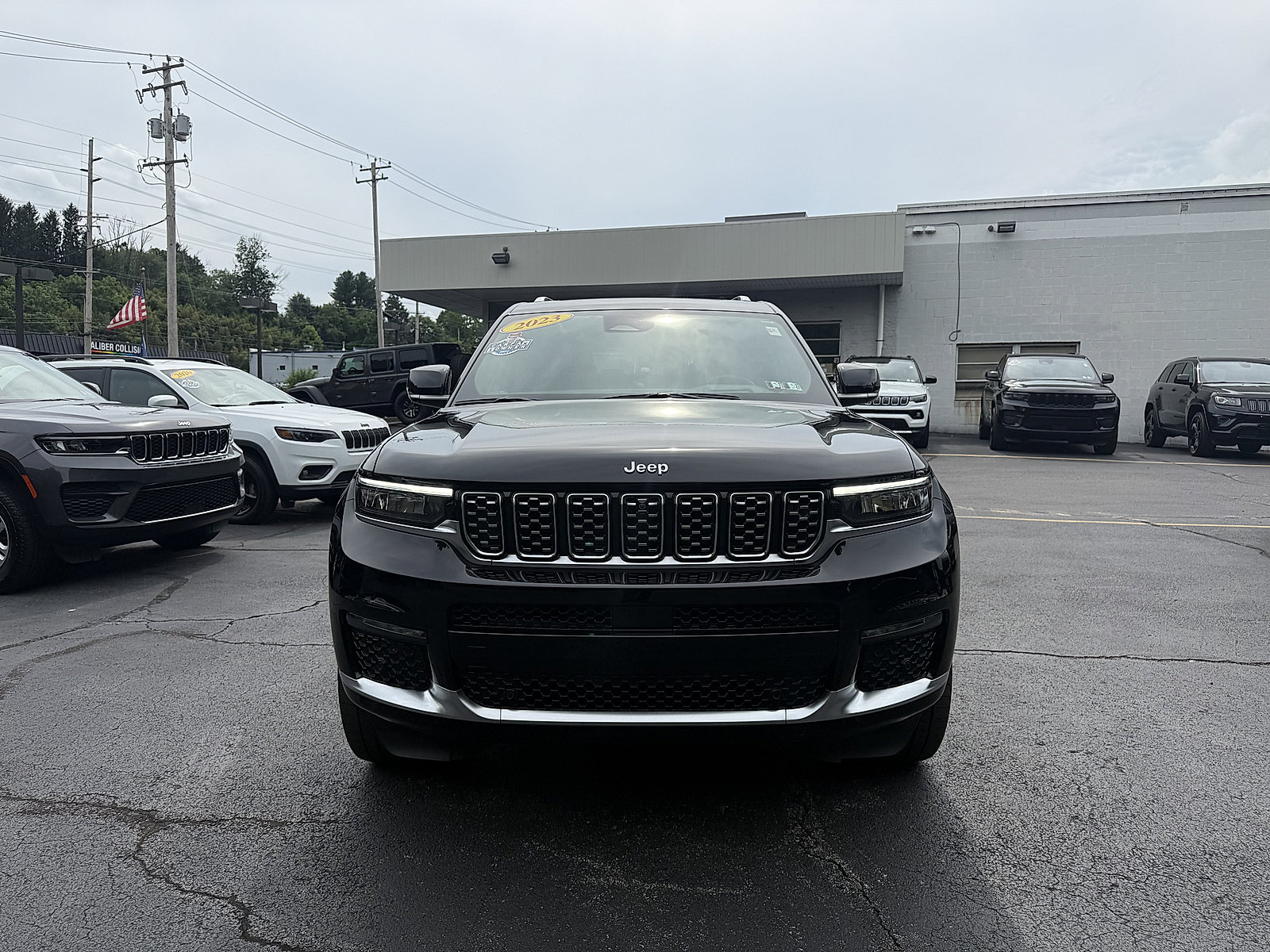 Used 2023 Jeep Grand Cherokee L Summit AWD/4WD image 2