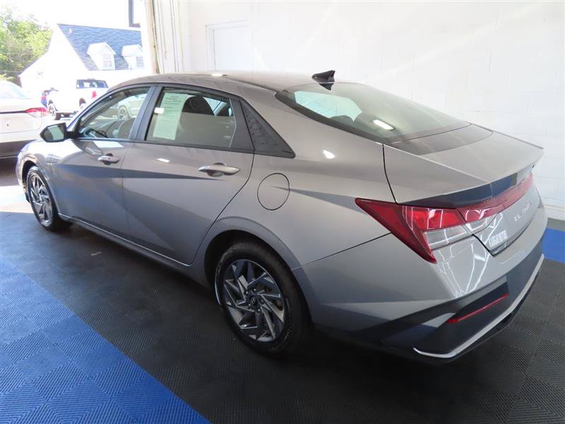 Used 2024 Hyundai Elantra SEL FWD image 10
