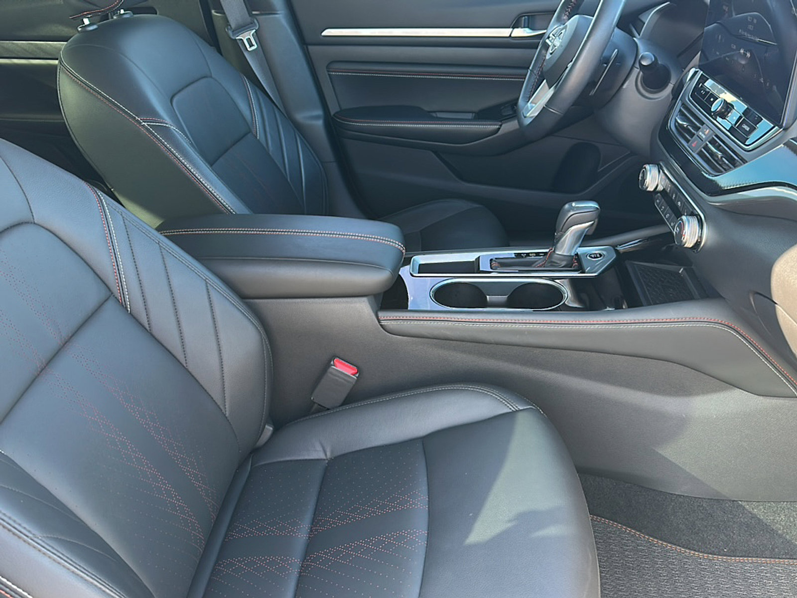 Used 2023 Nissan Altima 2.5 SR w/ SR Premium Package image 22