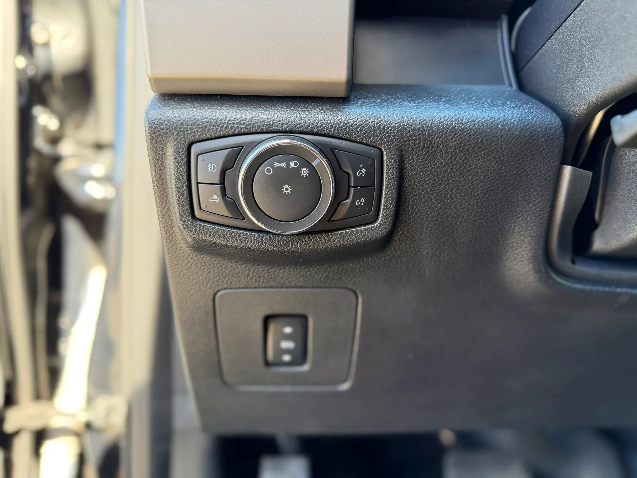 Used 2016 Ford F150 Lariat image 36