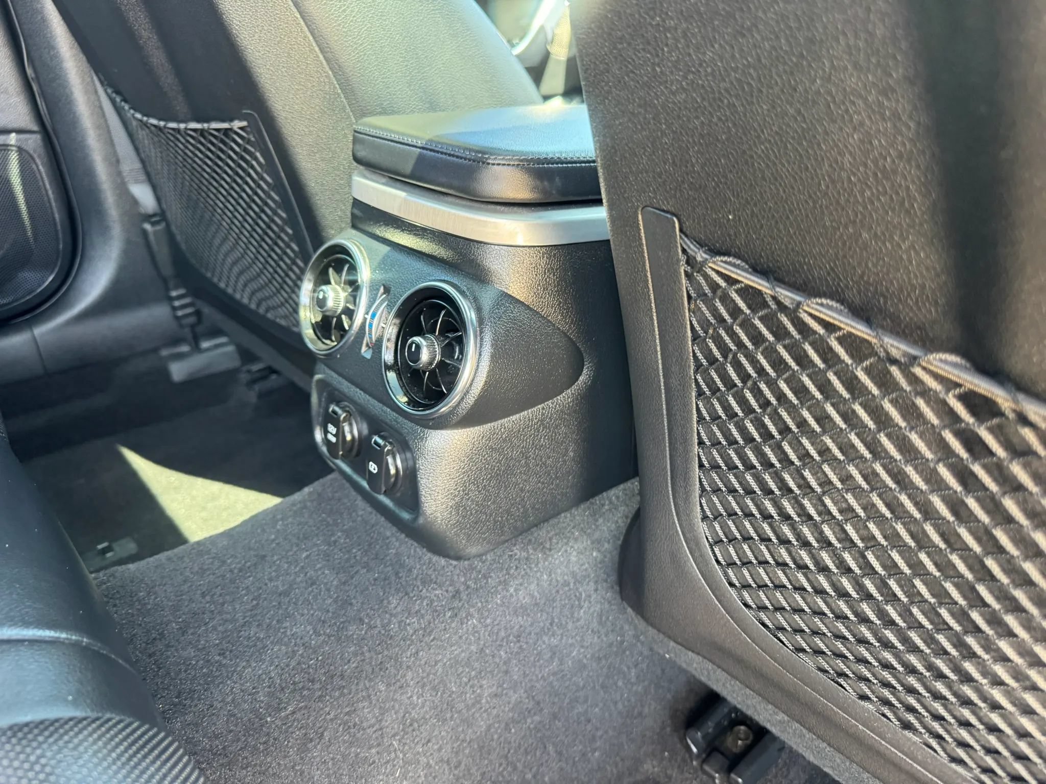 Used 2018 Kia Stinger GT1 AWD/4WD image 44