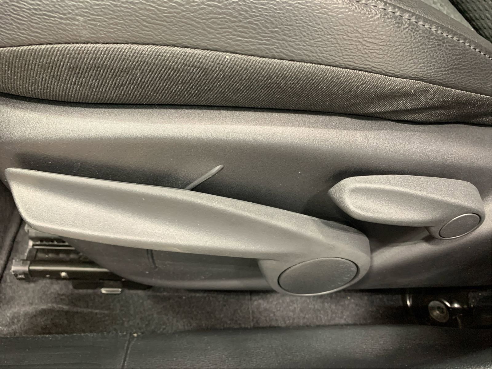 Used 2025 Jeep Compass Latitude w/ Altitude Special Edition image 30