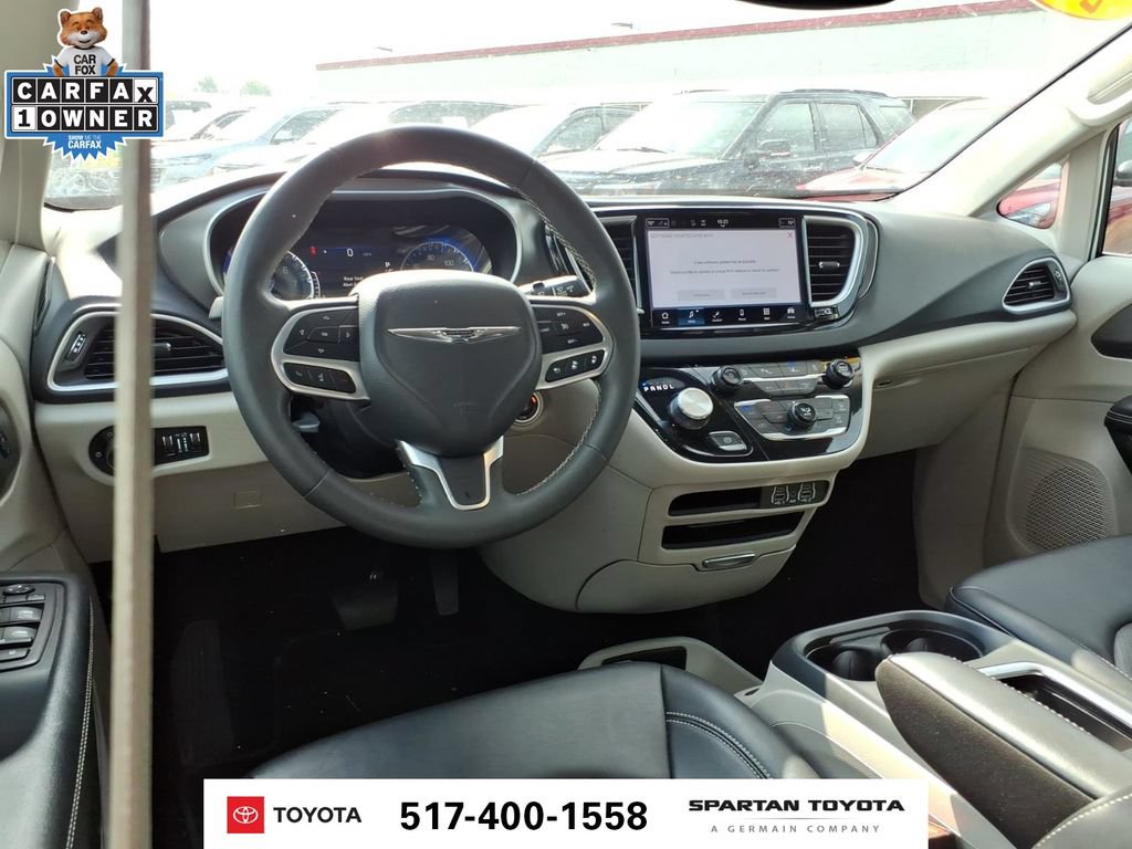 Used 2024 Chrysler Pacifica Touring-L FWD image 13
