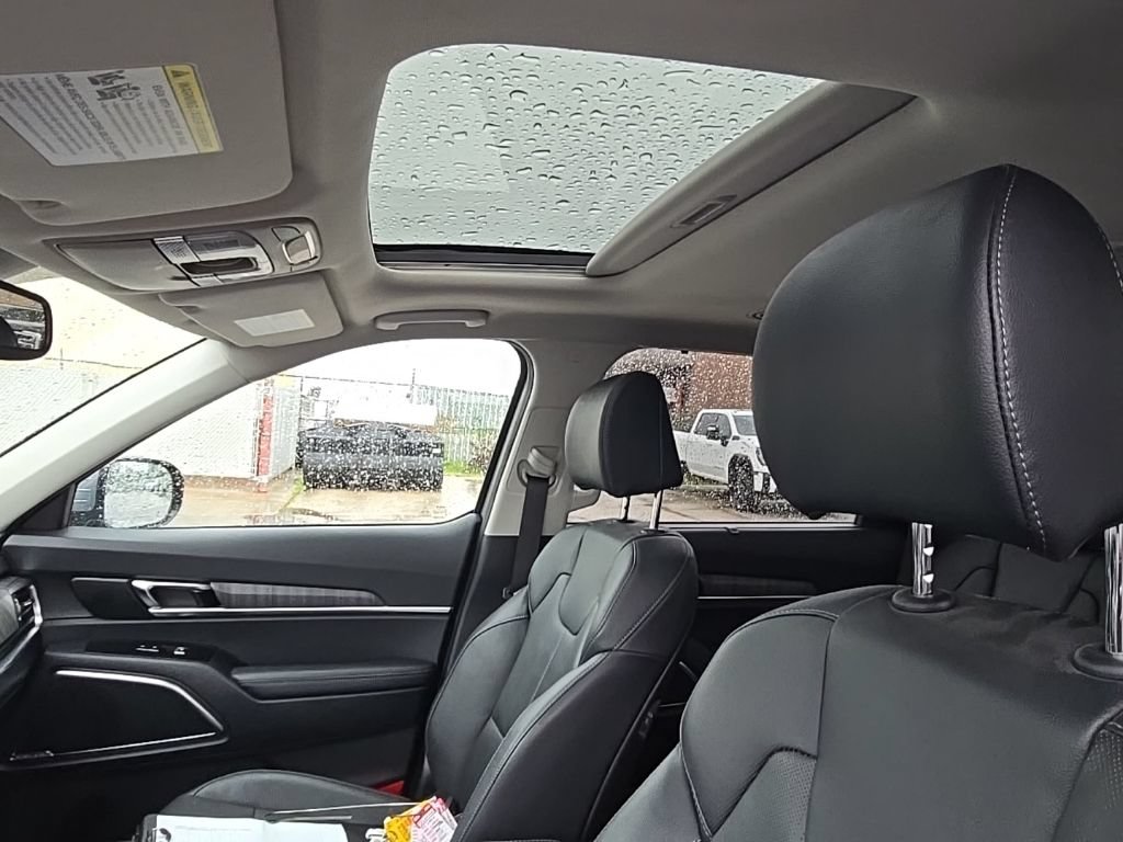 Used 2024 Kia Telluride SX w/ Towing Package AWD/4WD image 10