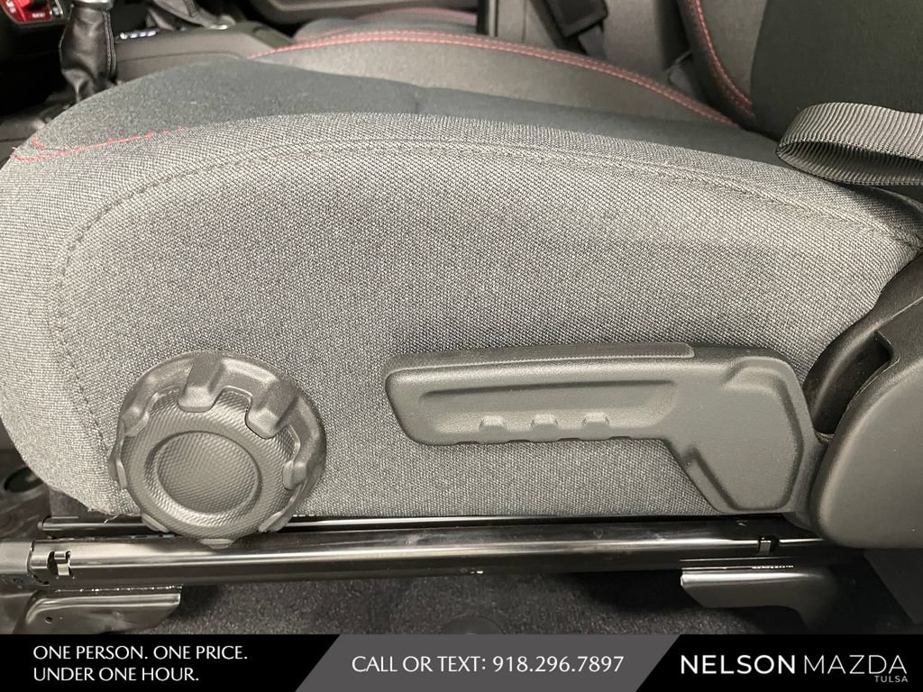 Used 2025 Jeep Gladiator Rubicon AWD/4WD image 17